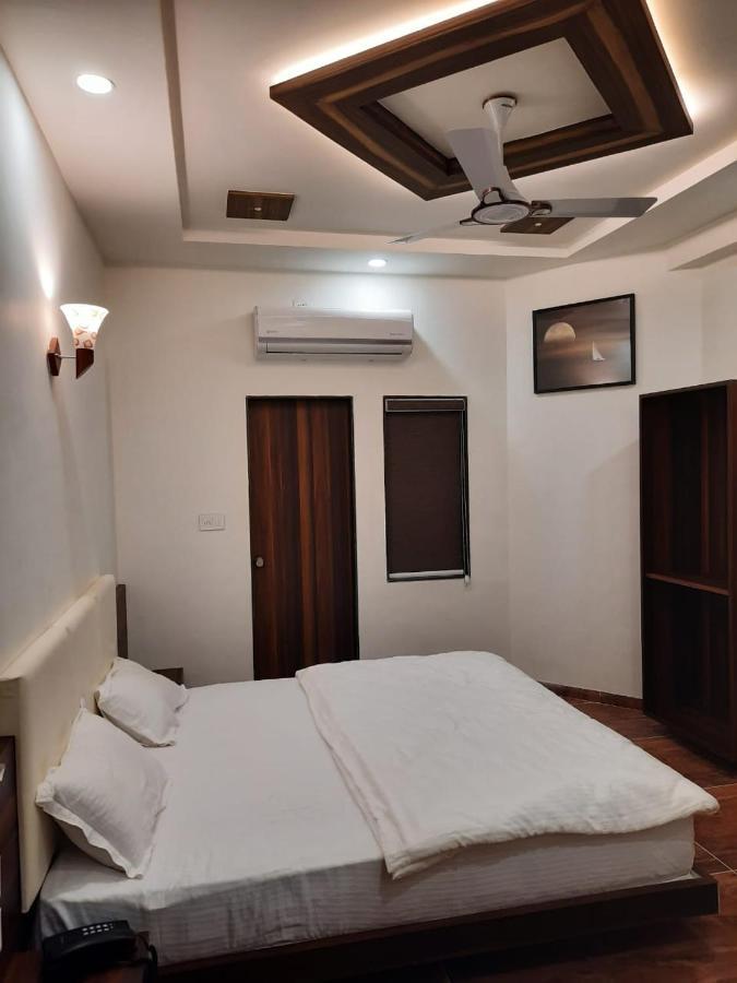 Hotel The Grand Shiva Gondal エクステリア 写真