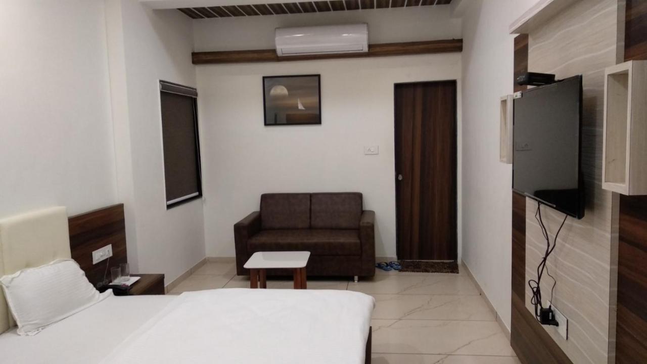 Hotel The Grand Shiva Gondal エクステリア 写真