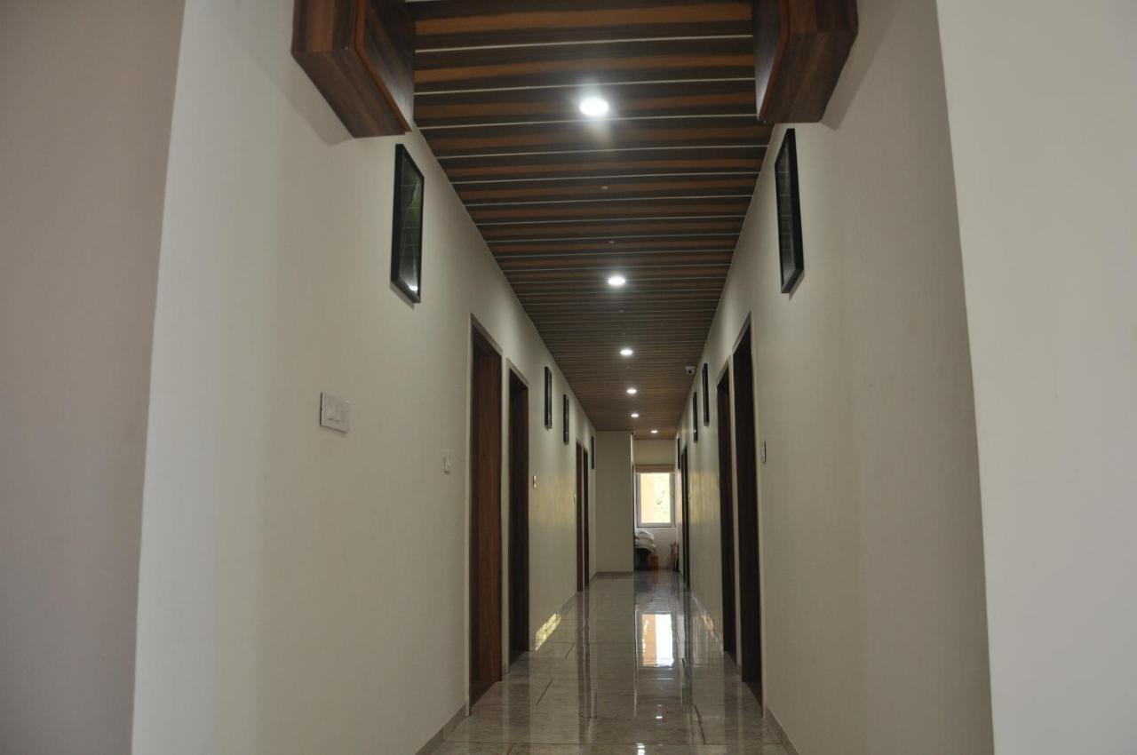 Hotel The Grand Shiva Gondal エクステリア 写真